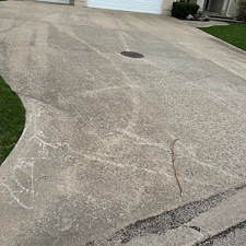 Flawless-Concrete-Driveway-Cleaning-in-Pontiac-IL-by-Freedom-Flow-Power-Wash 0