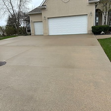 Flawless-Concrete-Driveway-Cleaning-in-Pontiac-IL-by-Freedom-Flow-Power-Wash 1