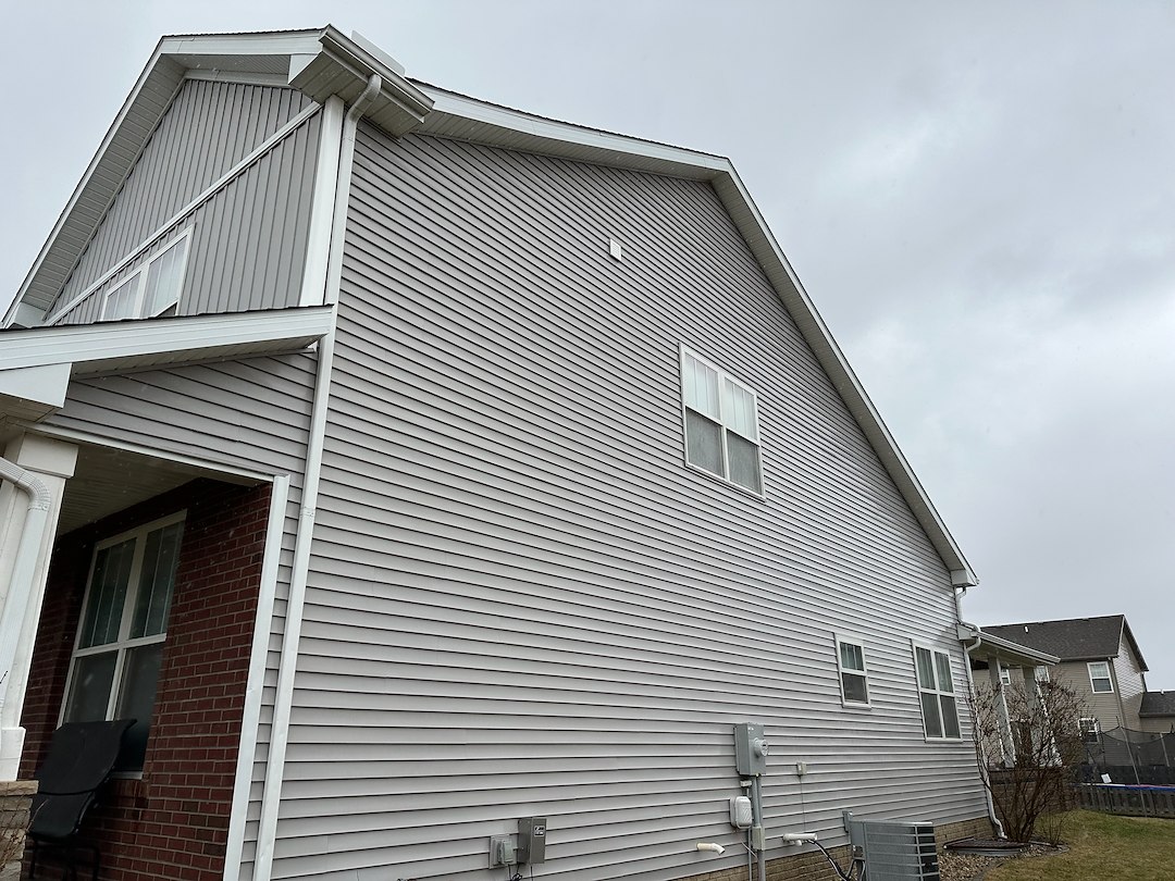 Professional House Washing in Normal, IL by Freedom Flow Power Wash – Bloomington’s Top Pressure Washing Company